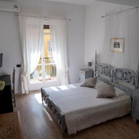 Beautiful Floral Apartment On Navigli Milan Exterior photo