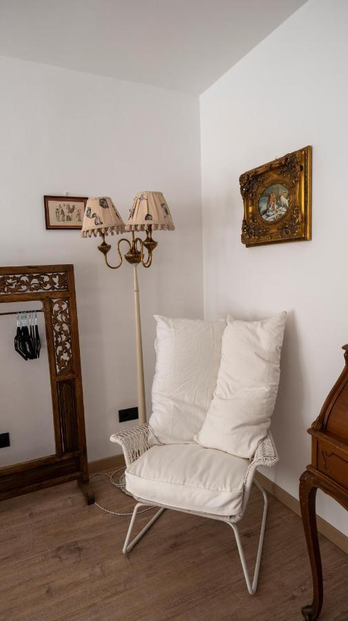 Beautiful Floral Apartment On Navigli Milan Exterior photo