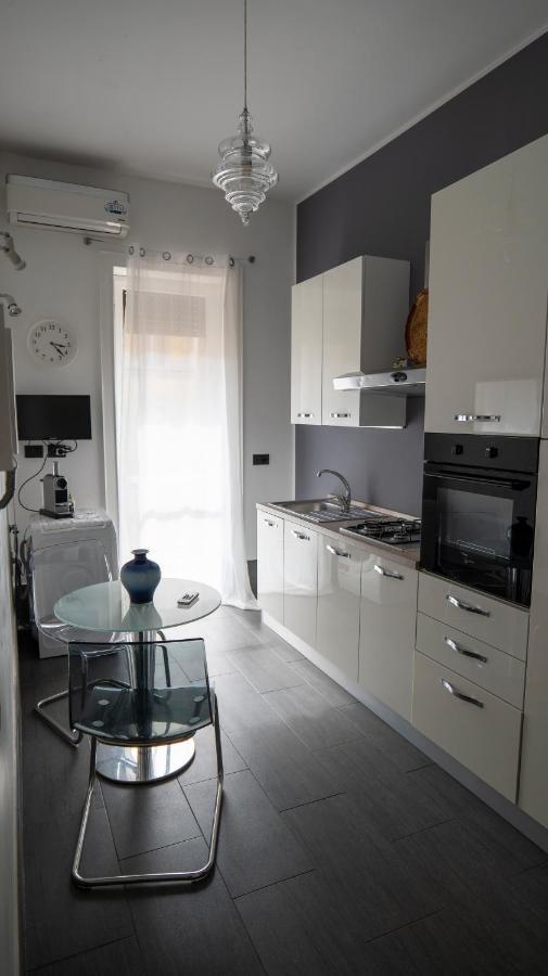 Beautiful Floral Apartment On Navigli Milan Exterior photo